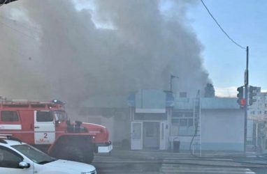Во Владивостоке сгорела столовая «Копейка»