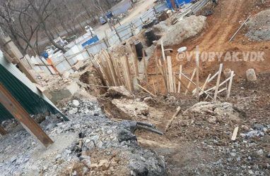 Во Владивостоке произошло обрушение на стройке жилого комплекса, без света остался соседний дом