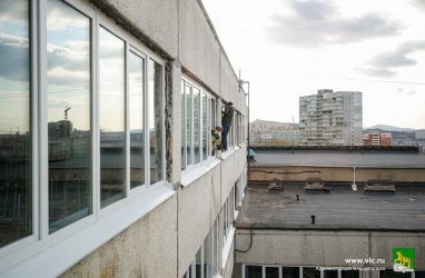 Ещё в десяти школах Владивостока за неделю появились новые окна