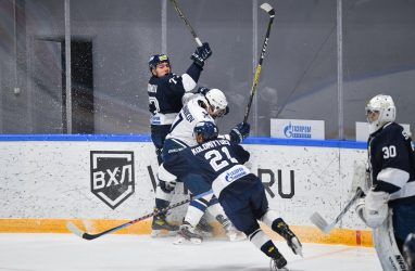 Хоккеисты «Тайфуна» обменялись победами с санкт-петербургским «Динамо»