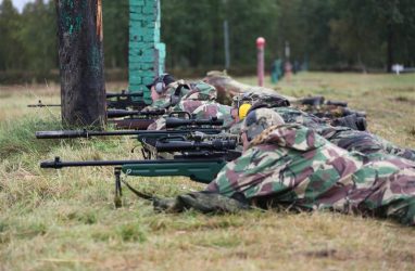 Жителям Приморья предложили зарабатывать от 45000 рублей в качестве снайперов