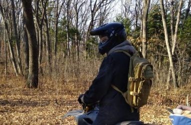 Во Владивостоке установили личность мотоциклиста, напавшего на сотрудника Ботанического сада