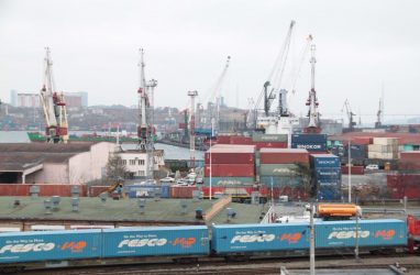 «РЖД» и FESCO отправили из Владивостока первый контейнерный поезд с японскими грузами в Европу