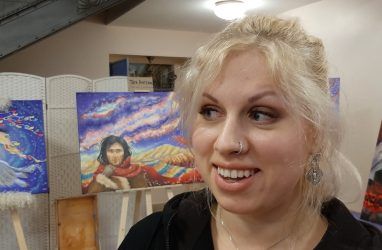 Во Владивостоке проходит выставка художницы и путешественницы Татьяны Ангелис — видео