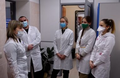 В Приморье студенты-биохимики посетили ДНК-лабораторию экспертно-криминалистического центра МВД