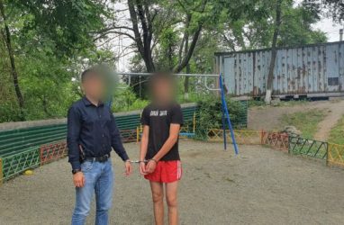 В Приморье поймали на краже судимого 17-летнего парня, находящегося в федеральном розыске