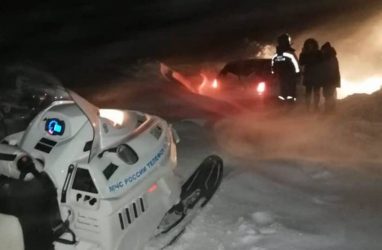 Людей, козу и кота спасли из снежного плена в Приморье