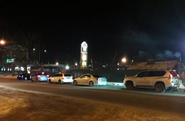Очереди из десятков машин выстроились на АЗС во Владивостоке
