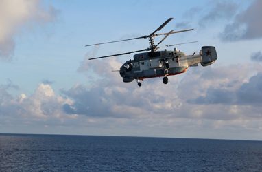 В Японском море экипаж корвета «Совершенный» провёл тренировки с поисково-спасательным вертолётом