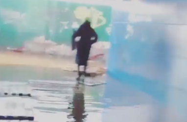 «Аквадискотека»: во Владивостоке залило водой подземный переход