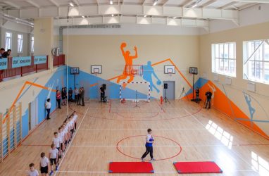 Новый спорткомплекс для школы № 6 открыли во Владивостоке