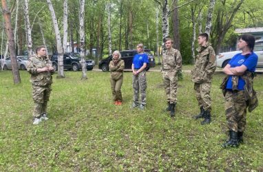 В Приморье полицейские учили волонтёров искать пропавших людей