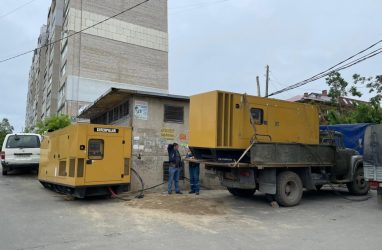 Обесточенные дома во Владивостоке подключили к дизель-генераторам