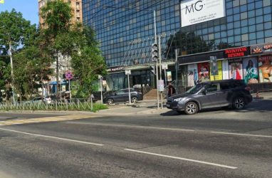 Сразу два новых светофора заработают на улице Русская во Владивостоке
