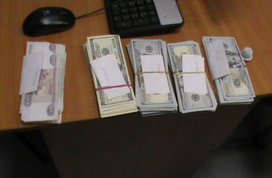 Гражданин Узбекистана попытался вывезти из Приморья 33600 долларов США