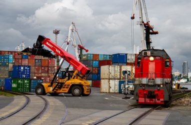 Владморторгпорт продолжает лидировать в России по перевалке контейнеров