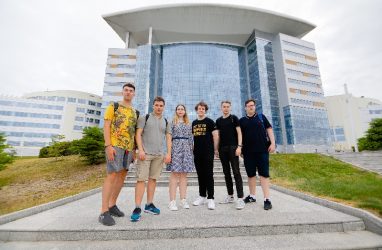Первых студентов-туристов встретили во Владивостоке