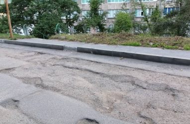 «Убитую» дорогу к «1000-коечной больнице» Владивостока ждёт ямочный ремонт