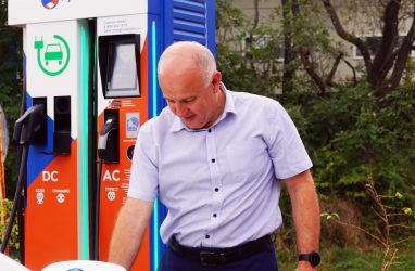 В Приморье подключили десять зарядных станций для электромобителей