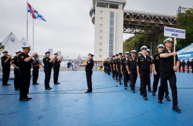 Во Владивостоке стартовали чемпионаты ВМФ по гребно-парусным видам спорта