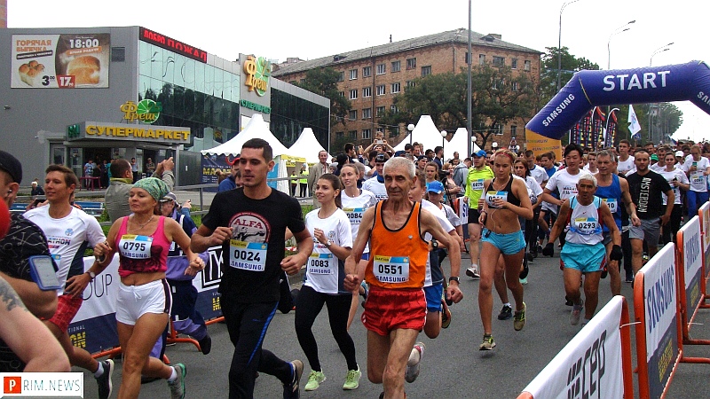 Во Владивостоке 42-километровый марафон пробежал 73-летний немец