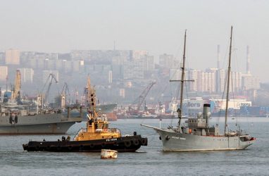 Во Владивостоке горел знаменитый корабль-музей «Красный вымпел»