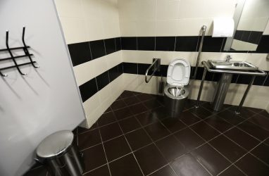 Туалет на популярной набережной во Владивостоке откроют до июня 2024 года