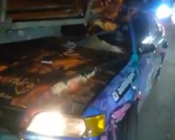 Спорткар превратился в хлам после ДТП с грузовиком во Владивостоке — видео