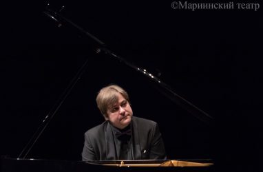 Знаменитый пианист Пётр Лаул выступит во Владивостоке