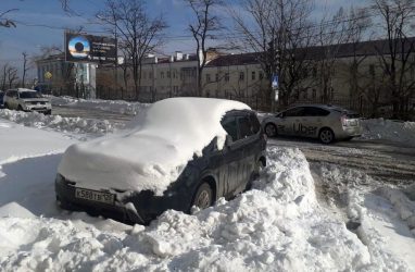 «Мы что, резко переехали в Москву?»: жуткие пробки сковали Владивосток даже в обеденное время