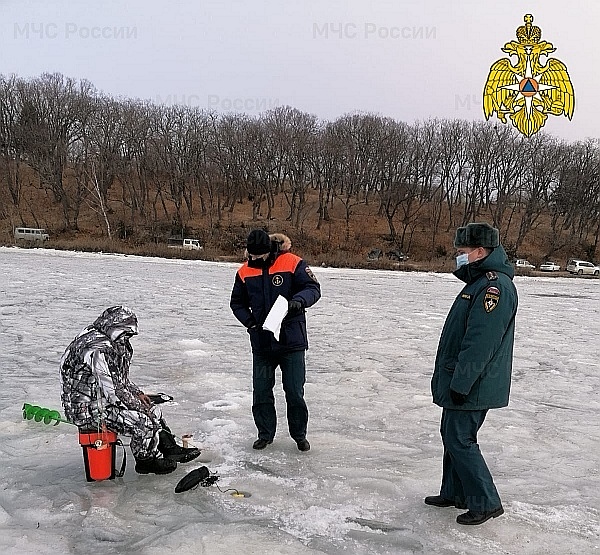Во Владивостоке начинает действовать запрет на выход на лёд
