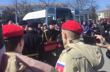 «Светлая память!»: в Севастополе простились с замкомандующего Черноморским флотом — фото