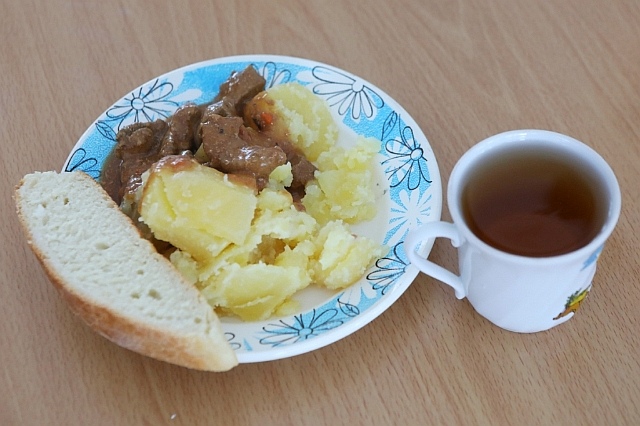Родители проверили качество питания в школе Владивостока