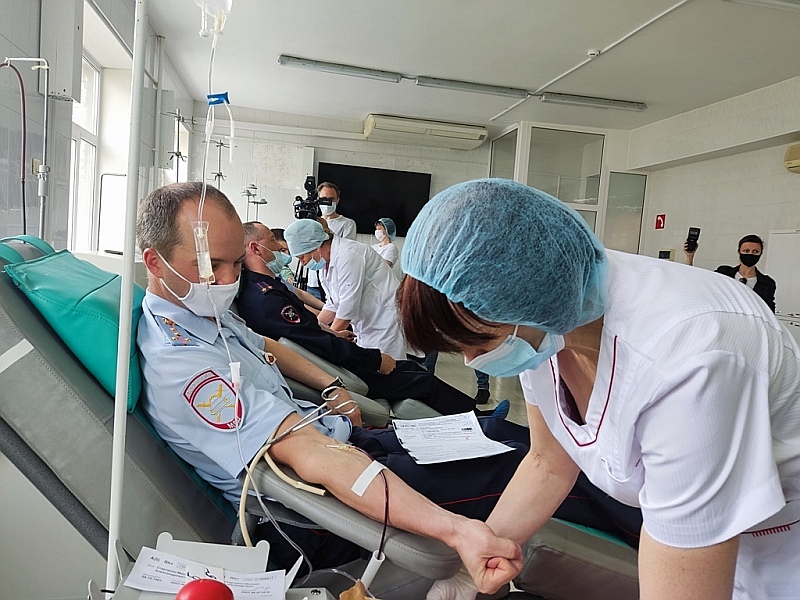 Жители Владивостока за день сдали более 30 литров крови