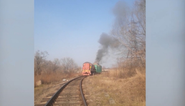«Едет, полыхает»: приморец поджёг зажигалкой вагон с лесоматериалами