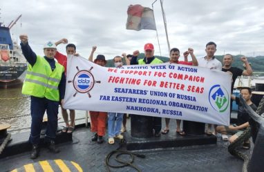 Акцию по борьбе с «удобными» флагами провели моряки в Приморье