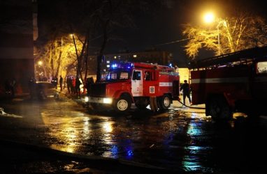 Сразу четыре автомобиля тушили во Владивостоке