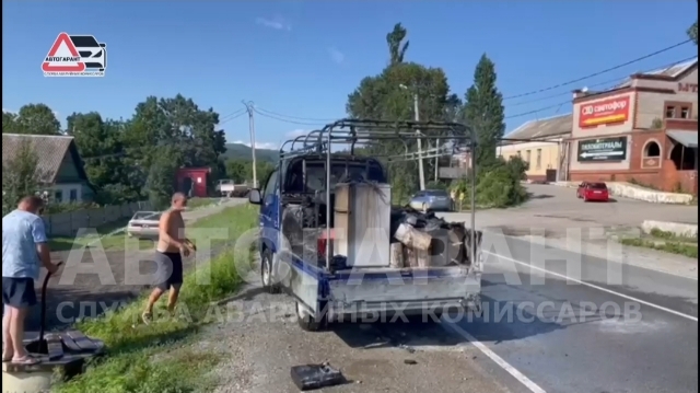 В Приморье в кузове грузовика взорвался баллон — видео