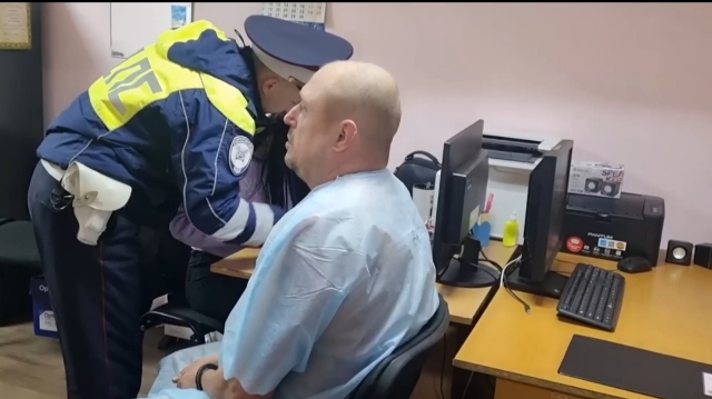 Раскаялся в содеянном: появилось видео с водителем, сбившим насмерть парня во Владивостоке