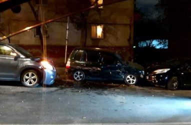 Женщина-водитель и ребёнок пострадали в ДТП с тремя машинами во Владивостоке