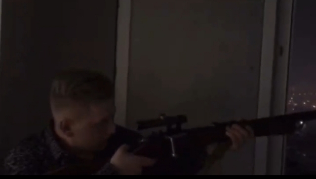 Житель Владивостока, стрелявший из ружья в окно, явился в отдел полиции — видео