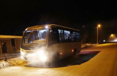Во Владивостоке водители автобуса избили мужчину палкой