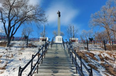 В Приморье открыли обновлённый монумент на братском захоронении советских воинов