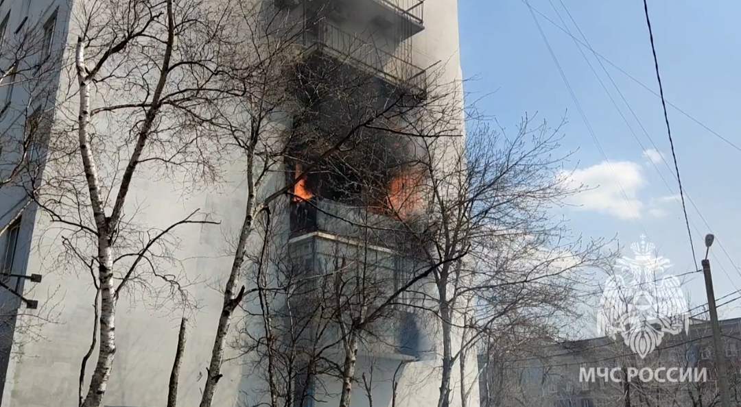 Опубликовано видео жуткого пожара во Владивостоке