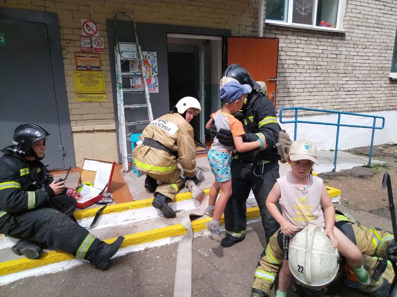 В Приморье обычный день детсада «Теремок» отметился визитом огнеборцев