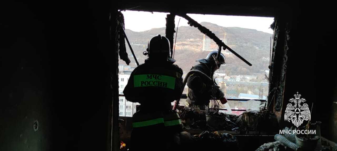 Пожар в шестиэтажке во Владивостоке тушили 23 огнеборца. Эвакуировали человека