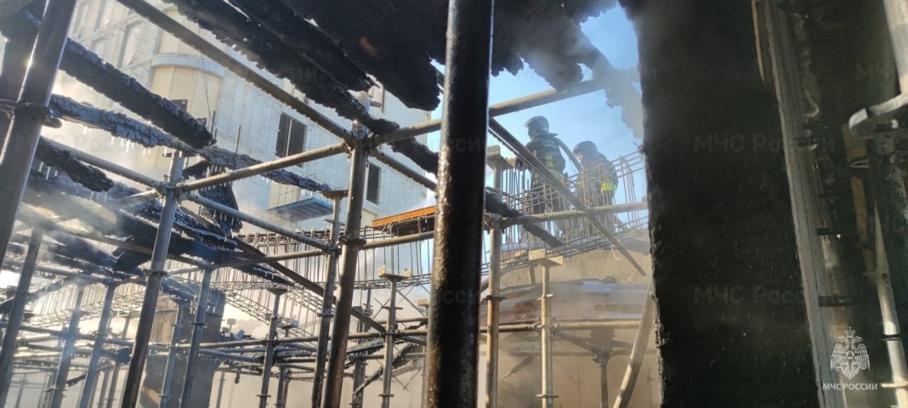 Во Владивостоке тушили пожар на стройке ЖК «Бриннер» на Чуркине (видео)