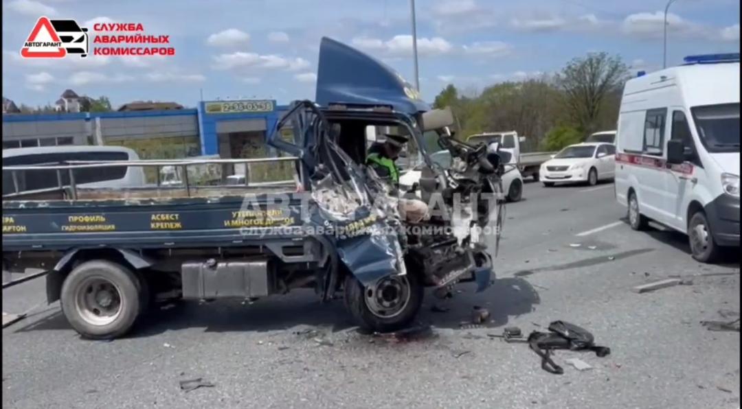 Водитель грузовика погиб в ДТП в Приморье (видео)