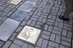 "Аллею звезд" во Владивостоке пополнили новые "ручки"