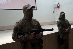 <strong>Офицеры отряда «Гром» проводят «Уроки мужества» для школьников в Приморье. Фото - пресс-служба УМВД России по Приморскому краю </strong>
